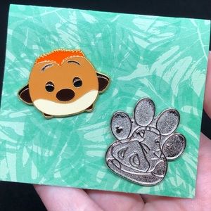 Disney pin trading Timon and Pumba